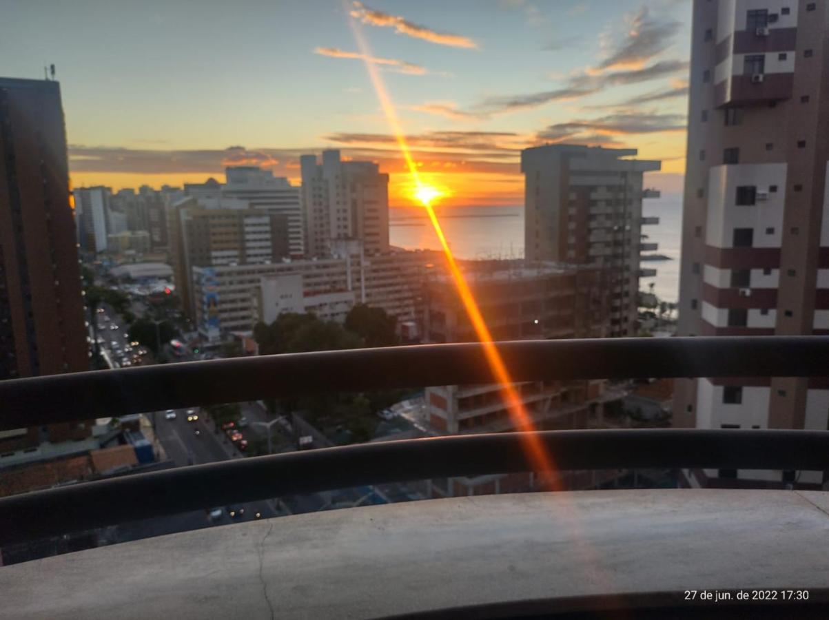 Lindo Flat Próximo A Beira Mar De Meireles *